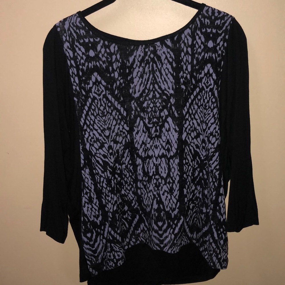 Detailed 3/4 sleeve top